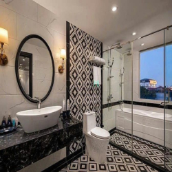 Siêu khách sạn 4* mặt phố cổ Hoàn Kiếm 300m2, 7 tầng 263 tỷ