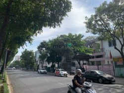 Cho thuê nhà MT 2 tầng ngang 20m  ngay trung tâm Quận 3, giá: 290tr