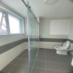 Bán CHCC Happy Valley, DT 100m2, 3PN, 2WC, căn góc, giá 5,5 tỷ