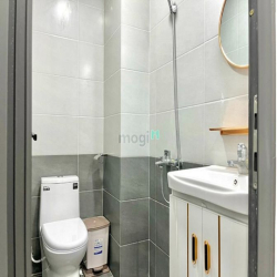 Căn hộ dịch vụ cao cấp nội thất có ban công gần CV Hoàng Văn Thụ
