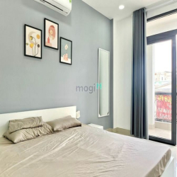 Căn hộ dịch vụ cao cấp nội thất có ban công gần CV Hoàng Văn Thụ