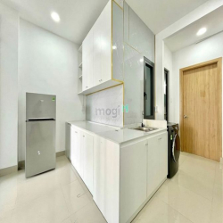 Căn hộ dịch vụ cao cấp nội thất có ban công gần CV Hoàng Văn Thụ