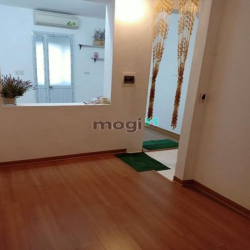 Bán nhà Đống Đa - Tập thể tầng 1 ngõ 33 Chùa Láng DT 40m2 Giá 2.2 tỷ