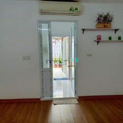 Bán nhà Đống Đa - Tập thể tầng 1 ngõ 33 Chùa Láng DT 40m2 Giá 2.2 tỷ