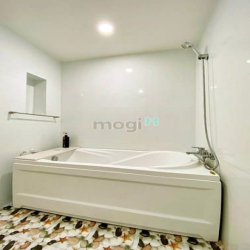 Bán nhà MT Thích Quảng Đức, gần khu ẩm thực Phan Xích Long, 62m2, 15.5