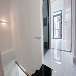 Cần bán nhà hẻm 3 gác lớn đường Trịnh Đình Trọng – Hoàng Xuân Nhị
