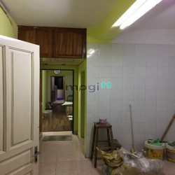 Cho thuê nhà tập thể ngõ 92 phố Cửa Bắc, 50m2-2PN, giá chỉ 4tr/th