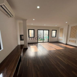 Cho thuê văn phòng Nguyễn Trãi, gần đại học Hà Nội, 50 m2/tầng, sàn gỗ