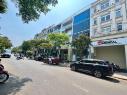 Bán nhà phố 5 lầu có hầm và thang máy khu Hưng Gia, đô thị Phú Mỹ Hưng