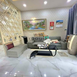 Về quê Bà Tám bán gấp nhà đường Xóm Chiếu Quận 4, 60m2