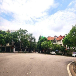 Bán gấp! Biệt thự lô góc KĐT Việt Hưng, 316m2, 4T đẳng cấp, chỉ 55 tỷ.