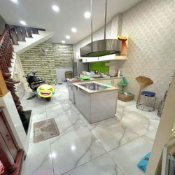 Về quê Bà Tám bán gấp nhà đường Xóm Chiếu Quận 4, 60m2