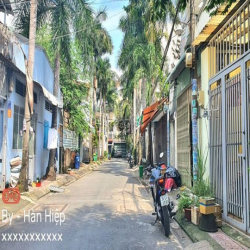 Bán Nhà góc , 1 trệt + 1 lửng + 2 lầu sân thượng ,đường 109, PLB , Q9