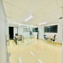 Cho thuê Nhà lô Góc Cầu Giấy 2 tầng, mặt tiền 12m làm ngân hàng