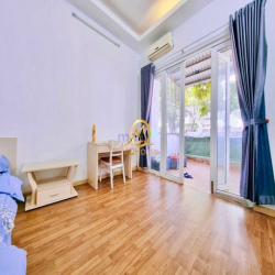 Cho thuê căn hộ 1 phòng ngủ 50m2 ban công ngay Lê Văn Sỹ, Phú Nhuận