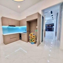 Nhà 2 lầu mới đẹp mặt tiền Trần Hưng Đạo ngay trung tâm TP.Cần Thơ