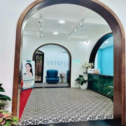 Cho thuê nhà biệt thự mặt phố NGUYỄN KHẮC CẦN, DT đất 335m2, MT 12m