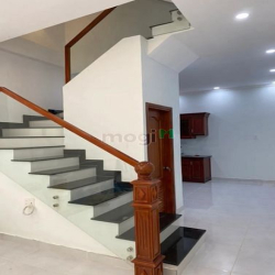 Nhà đẹp HXH Lam Sơn, P2, Tân Bình, DT 38,1m2, giá 2 tỷ 700, sổ riêng.