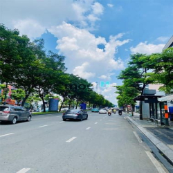 Bán nhà mặt tiền trường sơn phường 2 tân bình (9*35) 11 tầng, 190tr/m2