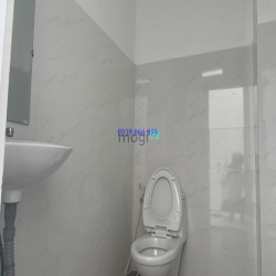 Cho Thuê Mặt Bằng_Nhà Cấp 4 Trống Suốt 80m2  Đường Nguyễn Hoàng Quận 2