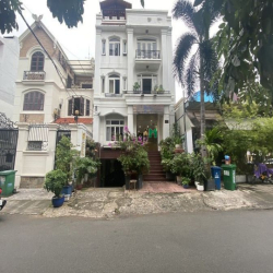 CĂN GÓC NGUYỄN VĂN HƯỞNG 9mx18m có hầm-kinh doanh vô tư-Giá thuê 230tr