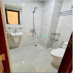 Nhà mới xây, 6PN, 4wc, 5 tầng. HXH Nguyễn Tri Phương, Q10. DT: 3.5x14m