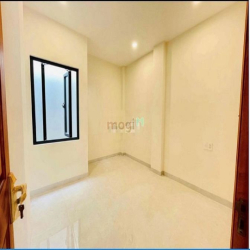 Nhà mới xây, 6PN, 4wc, 5 tầng. HXH Nguyễn Tri Phương, Q10. DT: 3.5x14m