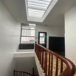 Cho thuê nhà mặt phố Trần Duy Hưng, Dt 90m, mt 5m, 6 tầng thông sàn