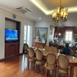 Bán biệt thự ĐẲNG CẤP view HỒ - quận Hai Bà Trưng, 242m2x8 tầng, 65 tỷ
