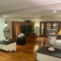 Bán biệt thự ĐẲNG CẤP view HỒ - quận Hai Bà Trưng, 242m2x8 tầng, 65 tỷ