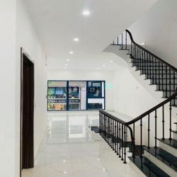 Nhà Ngõ 81 Mễ Trì Thượng DT 70m×5t mt 4m có đhoa nlanh, giá 20tr