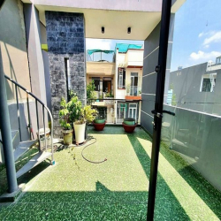 Bán Nhà 2 lầu đường 882 Nguyễn Duy Trinh Phú Hữu, Q9 - giá 5 tỷ 6