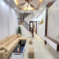 Bán Gấp Nhà **Ngọc Thuỵ**, 41m2, Ngõ Ô Tô Thông, Giá 6 Tỷ