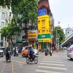 Mặt phố Bạch Mai - Nhà mới - 35m2 x 6 tầng thang máy - Giá 15.2 tỷ
