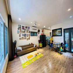 Bán nhà phố vạn bảo - ba đình - Dt 70m2 xây 5 tầng - Mt 5,4m.