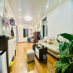 Bán gấp căn hộ tầng 2 - Trung tâm Đống Đa - Lô góc - 3 mặt thoáng