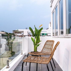 Căn hộ full nội thất ban công cửa sổ lớn Đoàn Như Hài Q4
