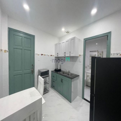 Căn hộ full nội thất ban công cửa sổ lớn Đoàn Như Hài Q4