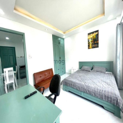 Căn hộ full nội thất ban công cửa sổ lớn Đoàn Như Hài Q4