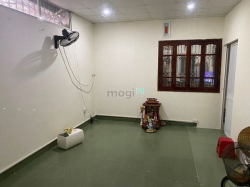 Cho thuê nhà làm văn phòng , phụ tùng , buôn bán