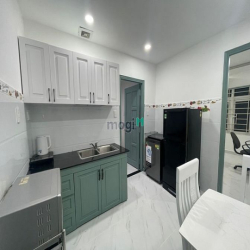 Căn hộ full nội thất ban công cửa sổ lớn Đoàn Như Hài Q4