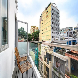 Căn hộ full nội thất ban công cửa sổ lớn Đoàn Như Hài Q4