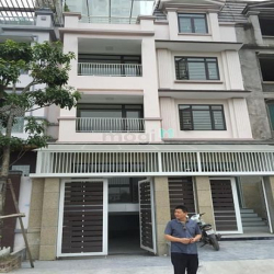 Cho thuê nhà KĐT VOV Lương Thế Vinh, Mễ Trì, Nam Từ Liêm. DT 120m, 5 t