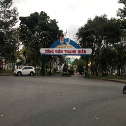Cho thuê nhà Góc 2MT  Dương Văn An. p An Phú. 10x20m. 3 lầu. Ngay CV