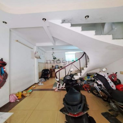 GẤP !! 4 Tầng Chợ Tân Quy, Quận 7, 40m2, 5PN chỉ 4.05 tỷ