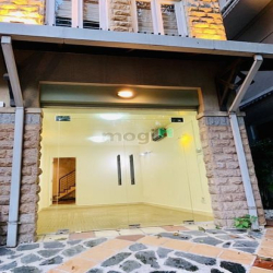 Cho thuê biệt thự sân vườn cạnh sông khu compound Fideco Thảo Điền