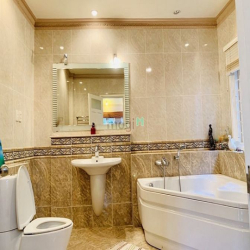 Cho thuê biệt thự sân vườn cạnh sông khu compound Fideco Thảo Điền