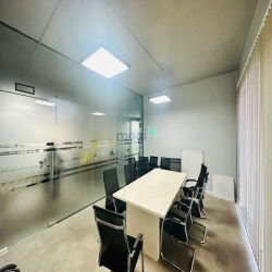 Cho thuê văn phòng cách Q1-5 phút- View thoáng về Q1- giá 40 triệu