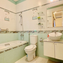 Cho thuê biệt thự sân vườn cạnh sông khu compound Fideco Thảo Điền
