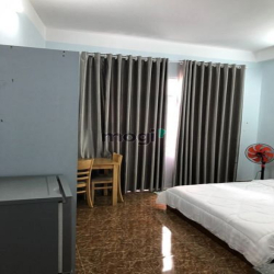 Phòng ban công gần Trường Sơn, giá 5tr